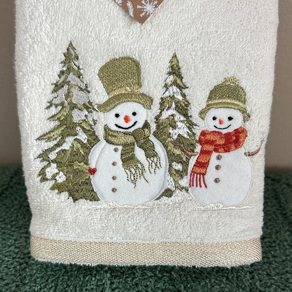 Arctic Holiday Festive Snowman ⛄️ Hand Towels Set of 2 NEW!